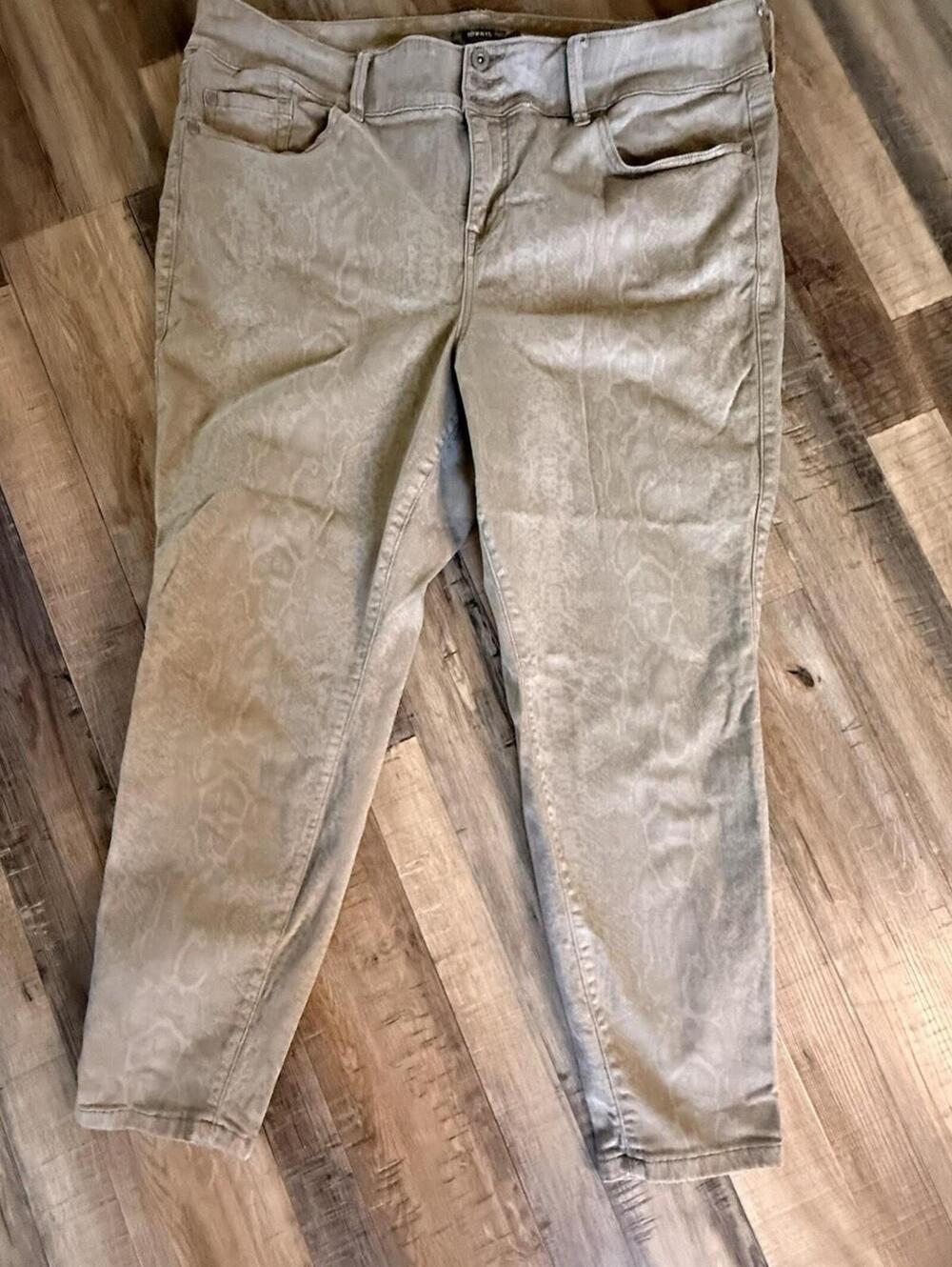 Torrid Jegging Jeans Woman Size 22S Brown Snake Print Super Soft Skinny